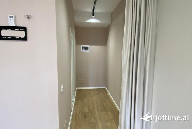 Ambiente Commerciale in Affitto 1+1 a Tirana - 300 Euro