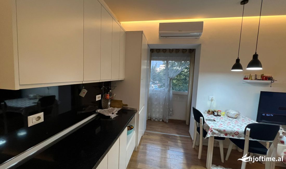 Zyre me qera 2+1 tek Rruga Bardhyl (ID BZ2439) Tirane​