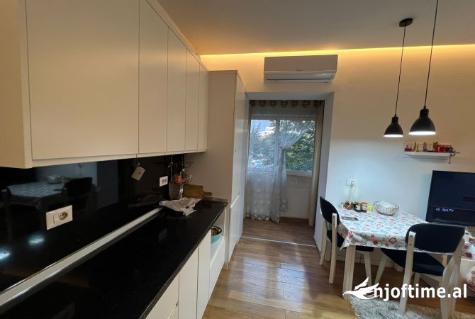 Ambiente Commerciale in Affitto 3+1 a Tirana - 800 Euro