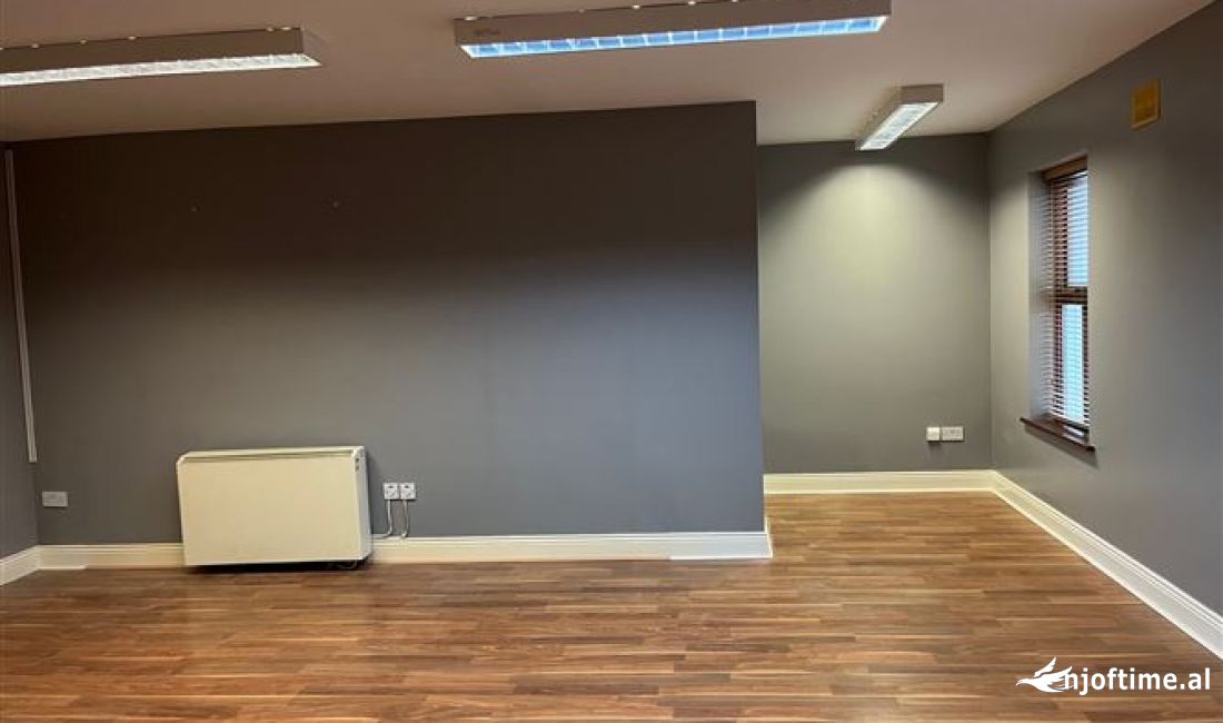 Zyre me qera 1+1 tek Farmacia 10 (ID BZ2441) Tirane​