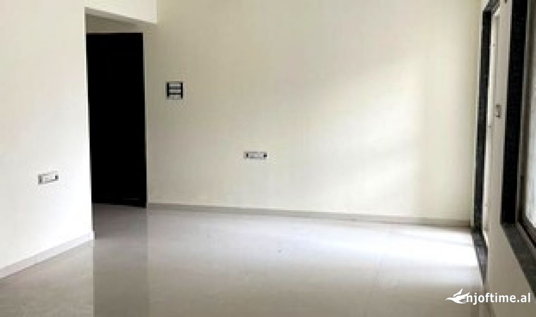 Jepet Me Qera Zyre Tek Stadiumi Dinamo ( ID BZ2221) Tirane.