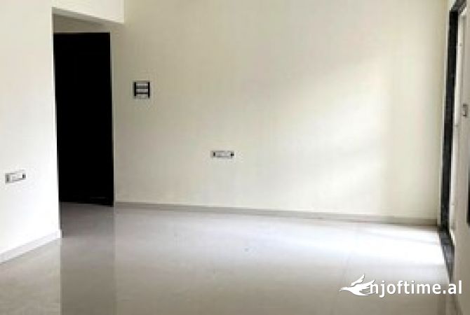 Ambiente Commerciale in Affitto 1+1 a Tirana - 350 Euro