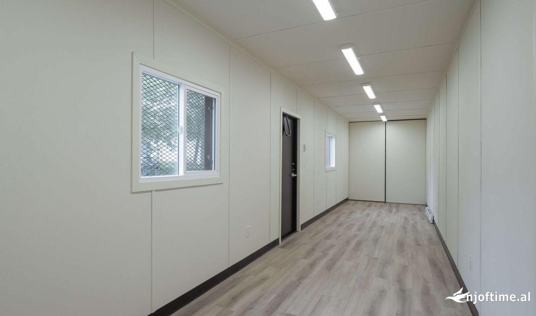 Zyre Me Qera Tek Stadiumi Dinamo (ID BZ2246) Tirane