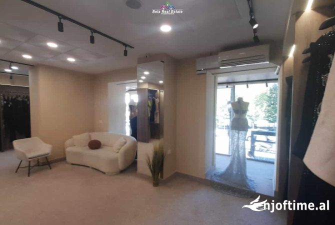 Ambiente Commerciale in Affitto 3+1 a Tirana - 2,000 Euro