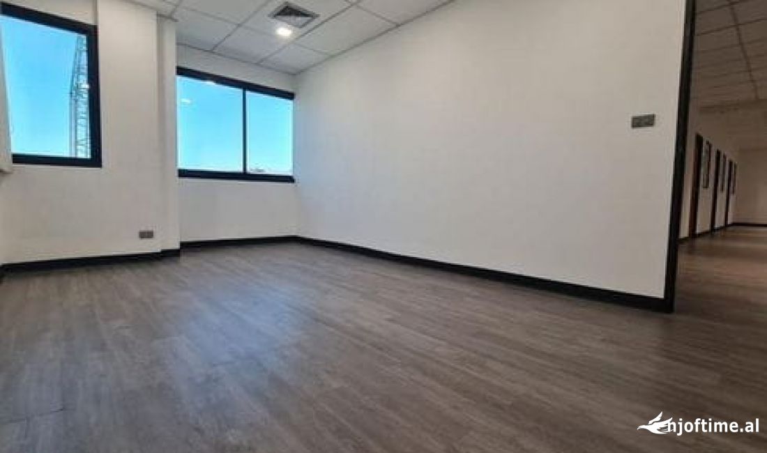 Zyre Me Qera Tek Selvia (ID BZ2443) Tirane