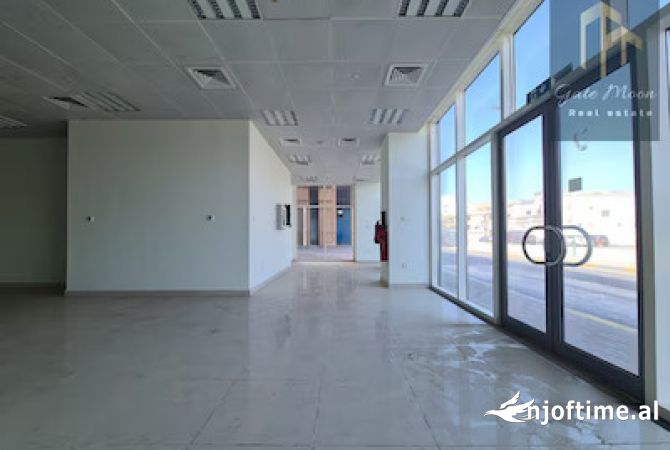 Ambiente Commerciale in Affitto 3+1 a Tirana - 1,000 Euro