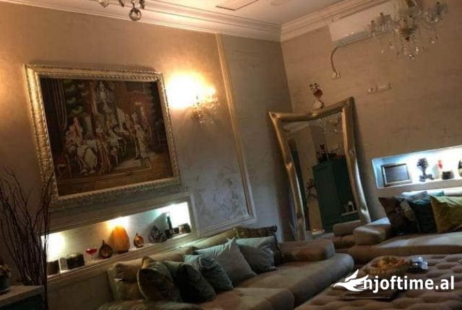 Ambiente Commerciale in Affitto 3+1 a Tirana - 500 Euro