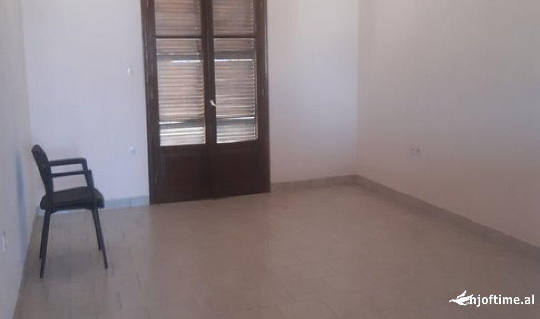 Zyre Me Qera Ne Sauk (ID BZ2294) Tirane