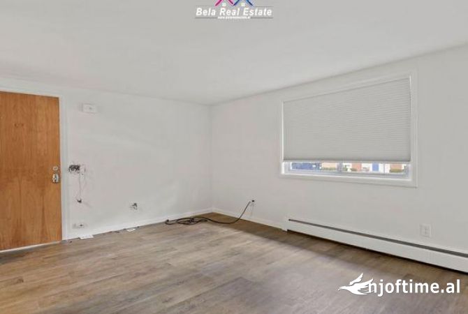 Ambiente Commerciale in Affitto 3+1 a Tirana - 630 Euro