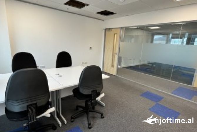 Ambiente Commerciale in Affitto 3+1 a Tirana - 550 Euro