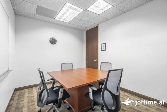 Ambiente Commerciale in Affitto 3+1 a Tirana - 400 Euro