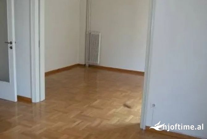 Ambiente Commerciale in Affitto 3+1 a Tirana - 600 Euro