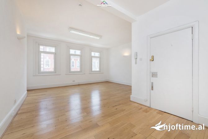 Ambiente Commerciale in Affitto 3+1 a Tirana - 450 Euro