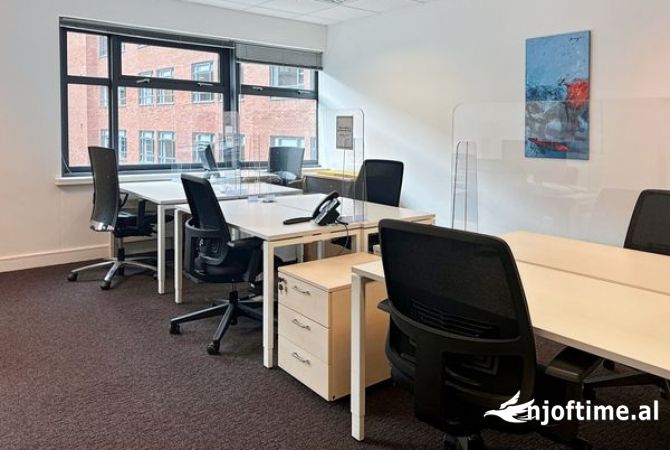 Ambiente Commerciale in Affitto 3+1 a Tirana - 600 Euro