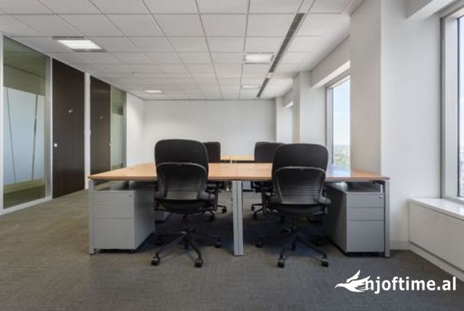 Ambiente Commerciale in Affitto 3+1 a Tirana - 2,000 Euro