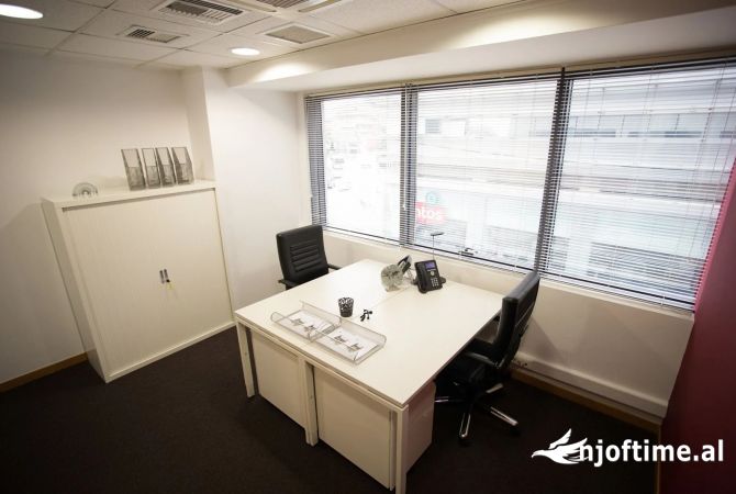 Ambiente Commerciale in Affitto 3+1 a Tirana - 300 Euro