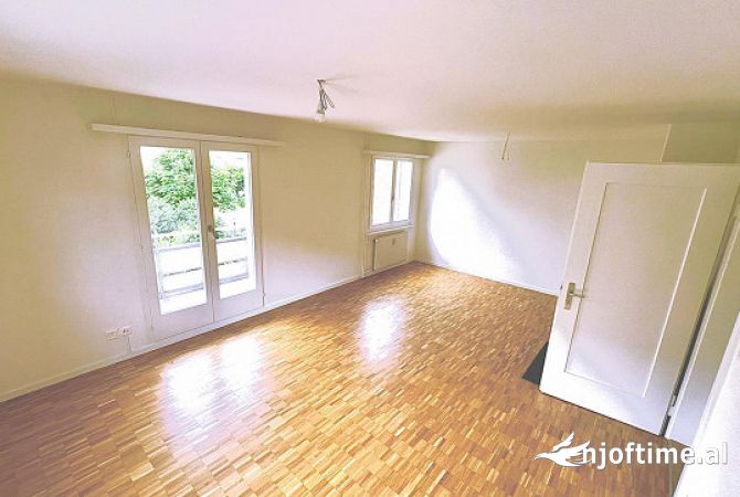 Ambiente Commerciale in Affitto 3+1 a Tirana - 700 Euro