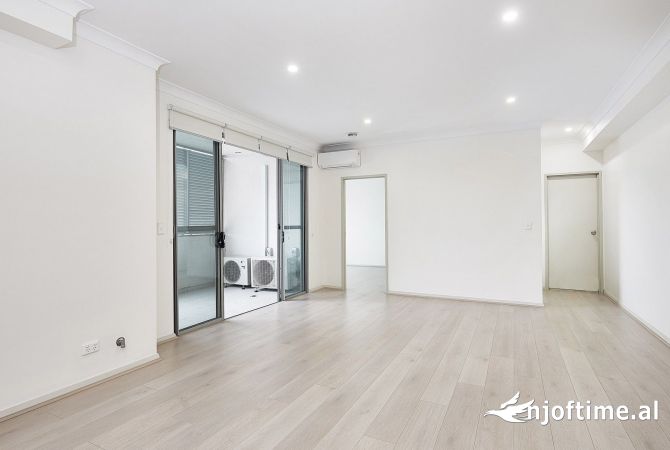 Ambiente Commerciale in Affitto 3+1 a Tirana - 1,700 Euro