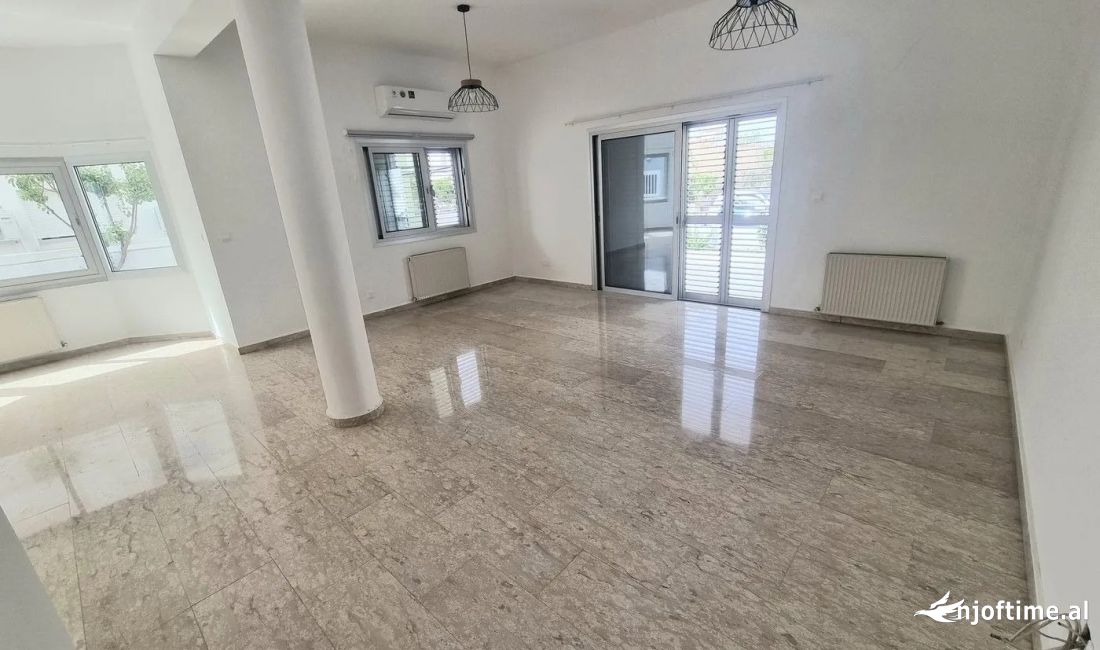 Ambient Biznesi/Zyre Me Qera Tek Shallvaret (ID BZ2408) Tirane