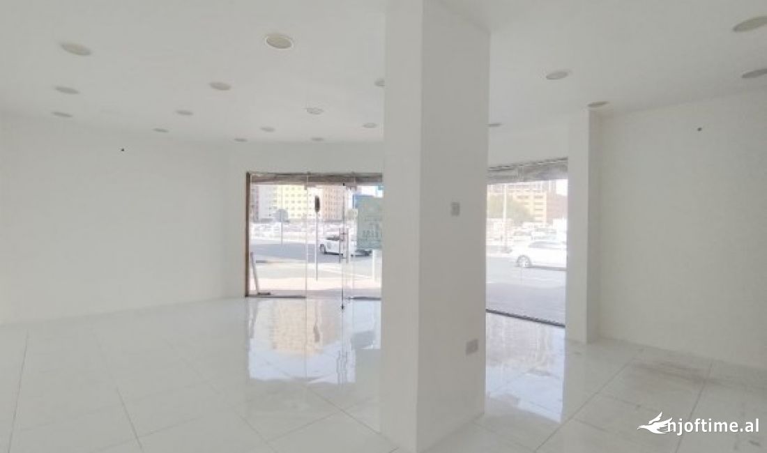 Shitet Dyqan Ne Xhamllik (ID BD1147) Tirane