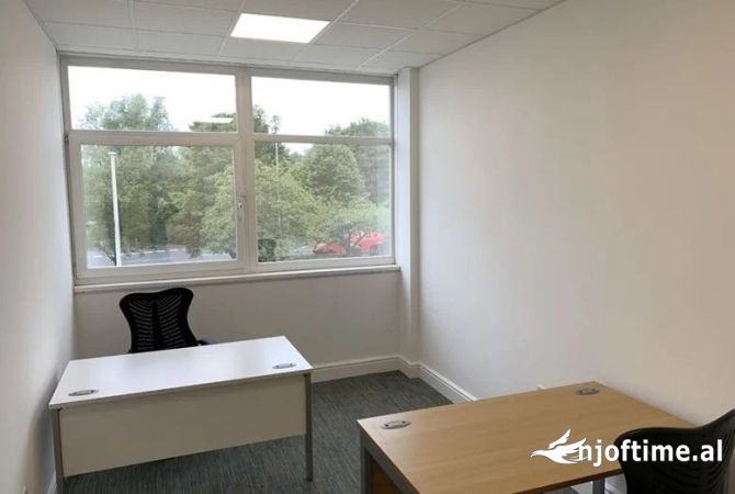 Ambiente Commerciale in Affitto 3+1 a Tirana - 200 Euro