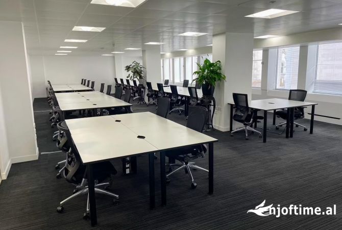 Ambiente Commerciale in Affitto 3+1 a Tirana - 7,000 Euro