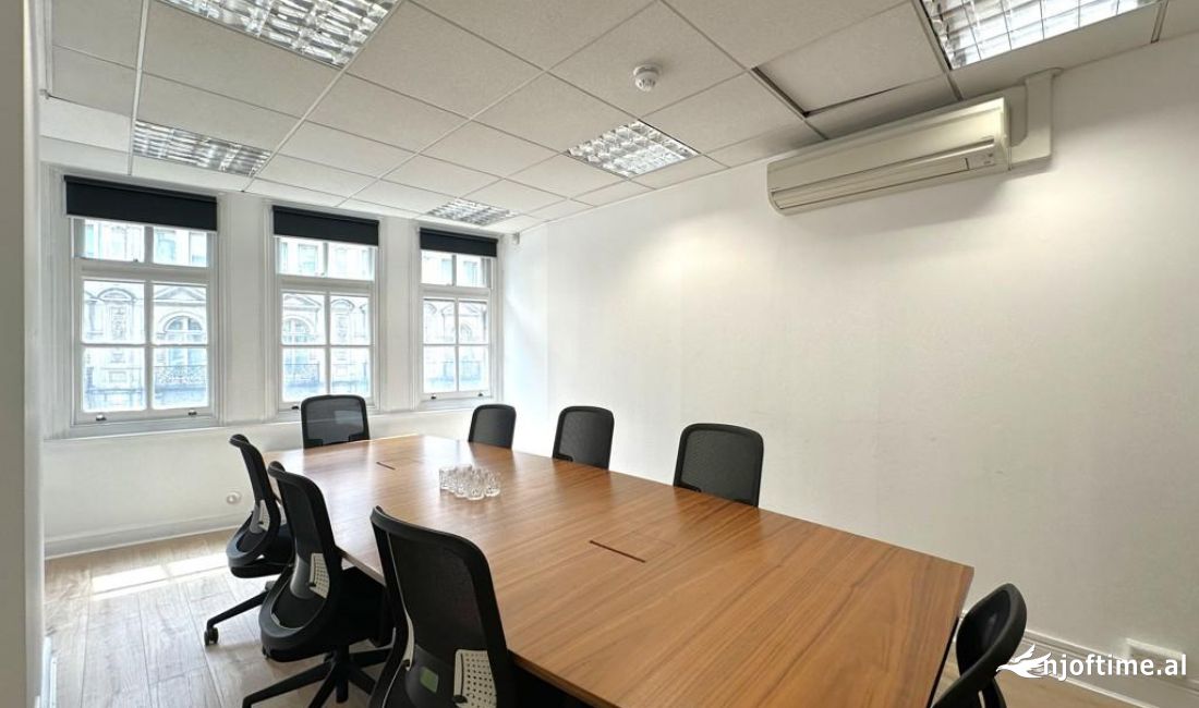 Zyre Me Qera 2+1 tek Square 21 (ID BZ2451) Tirane