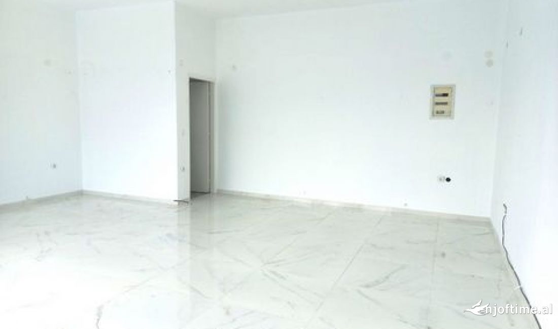 Dyqan Me Qera Tek Shkolla E Bashkuar (ID BD21617) Tirane