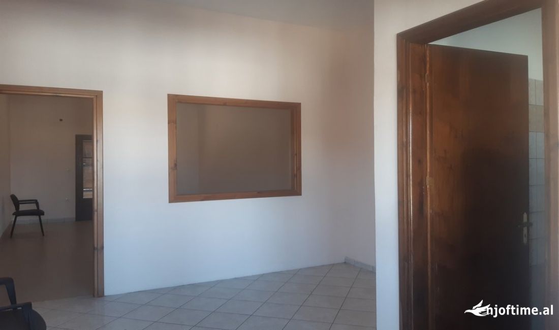 Zyre Me Qera Ne Astir (ID BZ2452) Tirane.