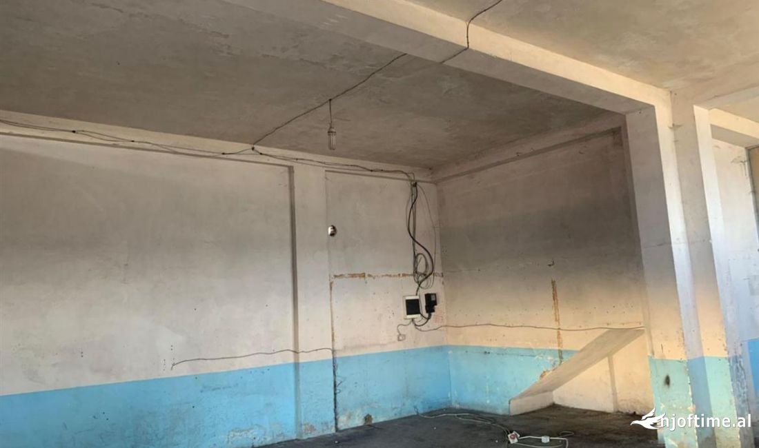 Jepet me qera Magazine perballe QTU (ID BM115) Tirane