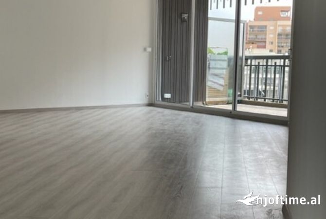 Ambiente Commerciale in Affitto 1+1 a Tirana - 1,000 Euro