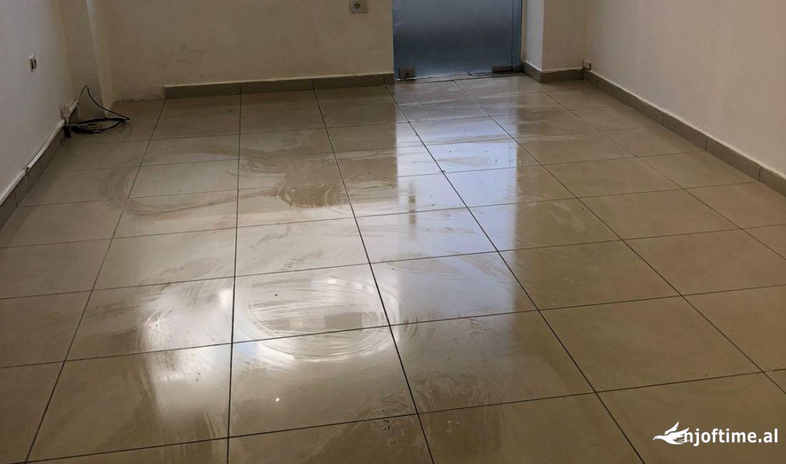 Dyqan Me Qera prane Qendres tek Rruga e Dibres (ID BD2160) Tirane.