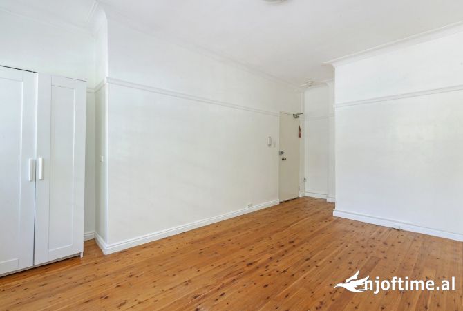 Ambiente Commerciale in Affitto 3+1 a Tirana - 1,500 Euro