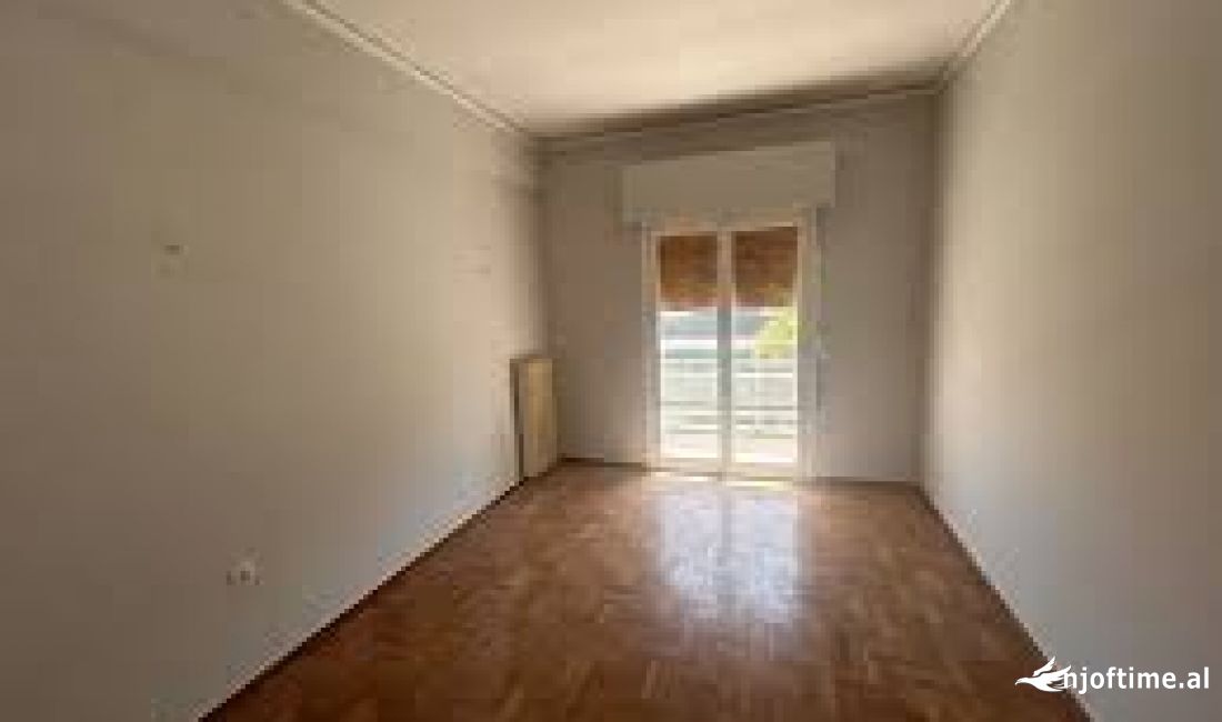 Zyre me qera 1+1 tek Komuna e Parisit (ID BZ2456) Tirane