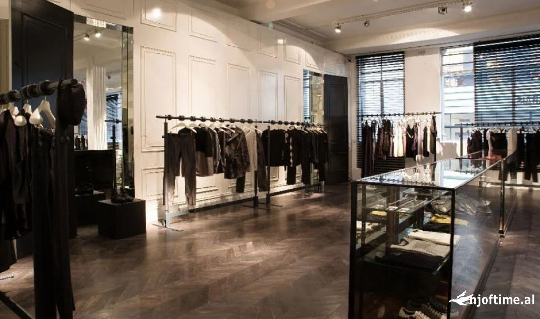 Shitje Biznesi Butik Rrobash Tek 21 Dhjetori (ID BSHB129) Tirane.​