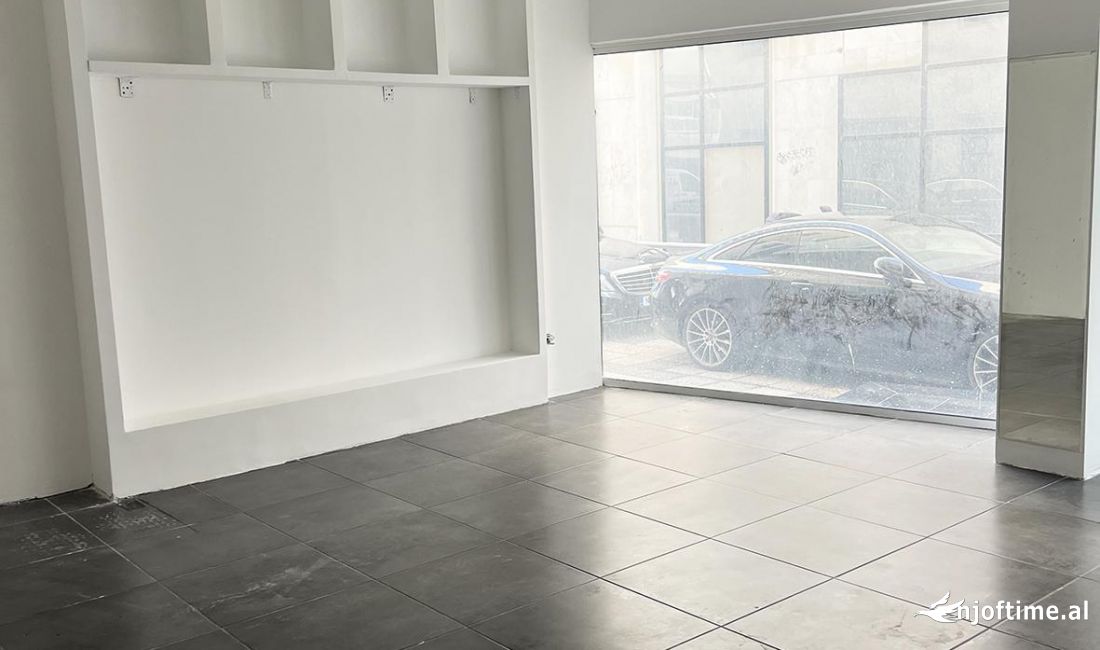 Shitet Dyqan Dupleks Tek Medresja (ID BD165)