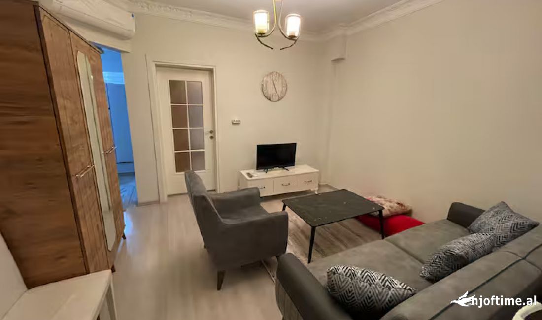 Shtepi me qera Shtepi Private ne Tirane, 2+1, Mobilimi E mobiluar, Pagesa 680  Euro.