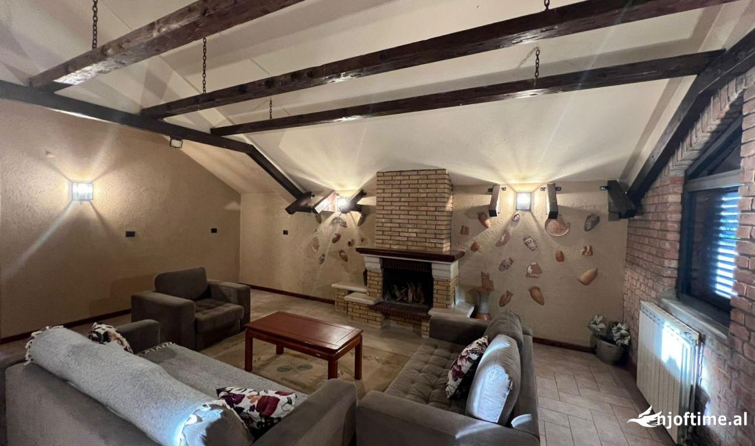 Shtepi ne shitje Shtepi Private ne Tirane, 5+1, Mobilimi E mobiluar, Pagesa 460,000  Euro.