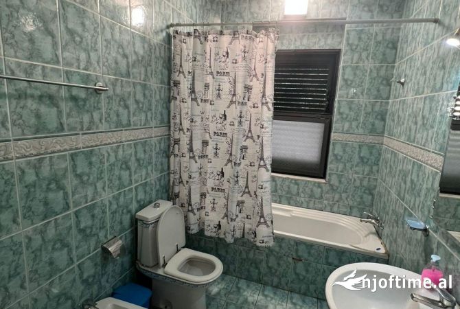 Shtepi ne shitje Shtepi Private ne Tirane, 5+1, Mobilimi E mobiluar, Pagesa 460,000  Euro.