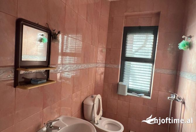 Shtepi ne shitje Shtepi Private ne Tirane, 5+1, Mobilimi E mobiluar, Pagesa 460,000  Euro.