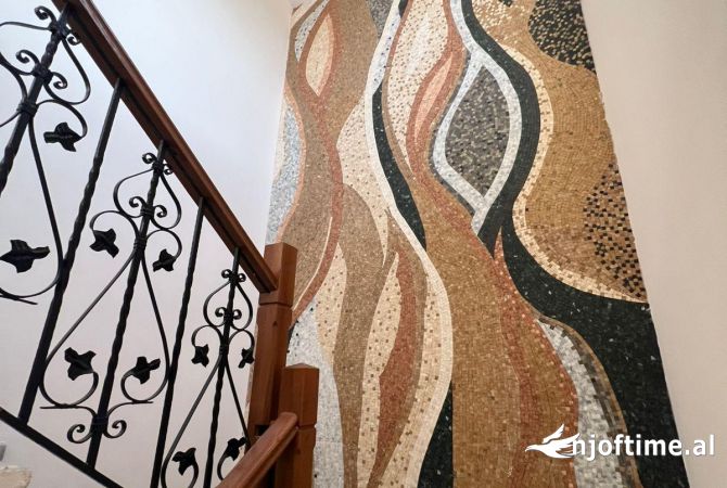 Shtepi ne shitje Shtepi Private ne Tirane, 5+1, Mobilimi E mobiluar, Pagesa 460,000  Euro.