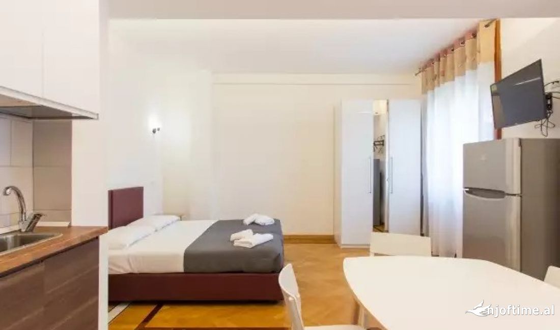 Shtepi ne shitje Shtepi Private ne Tirane, 5+1, Mobilimi Pjeserisht e mobiluar, Pagesa 440,000  Euro.