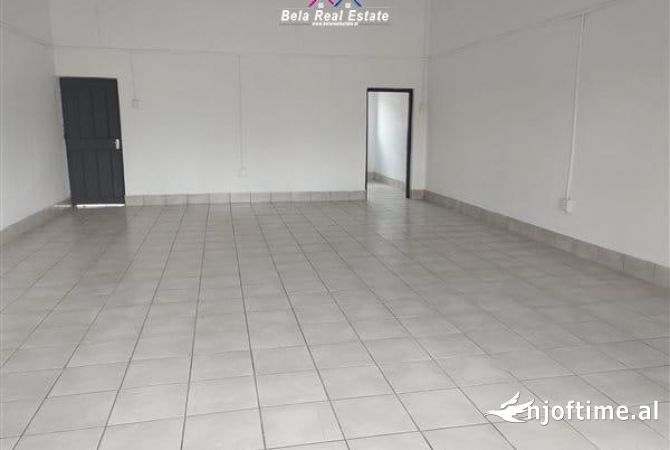 Ambiente Commerciale in Affitto 1+1 a Tirana - 350 Euro