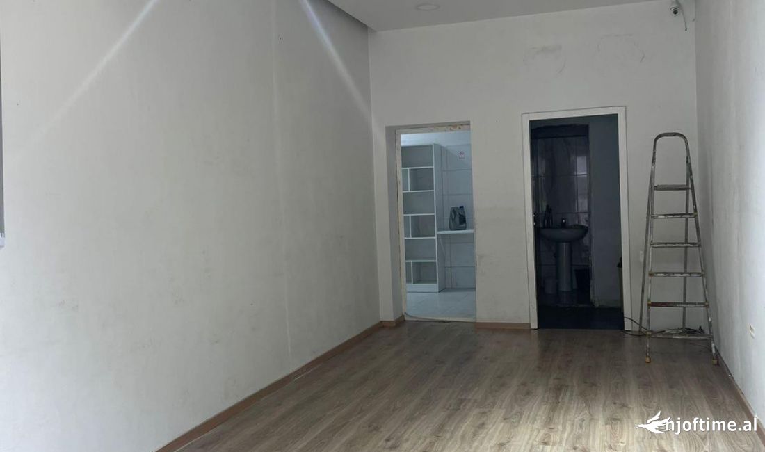 Dyqan Me Qera ne Rrugen Asim Vokshi (ID BD21658)Tirane
