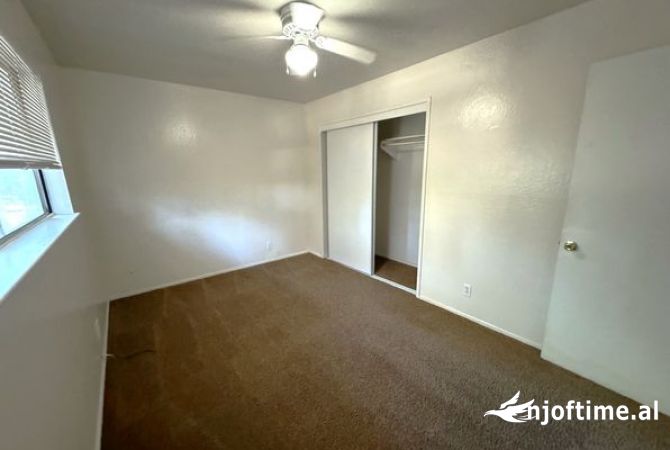 Ambiente Commerciale in Affitto 3+1 a Tirana - 950 Euro