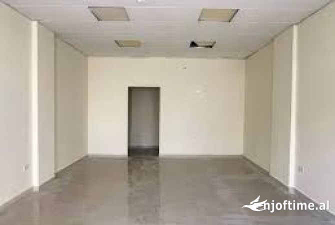 Ambiente Commerciale in Affitto 1+1 a Tirana - 500 Euro