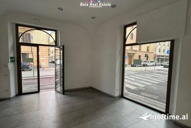 Ambiente Commerciale in Affitto 1+1 a Tirana - 2,900 Euro