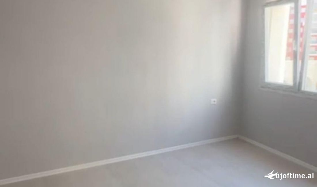 Zyre Me Qera 2+1 Tek Fusha e Aviacionit (ID BZ2517) Tirane