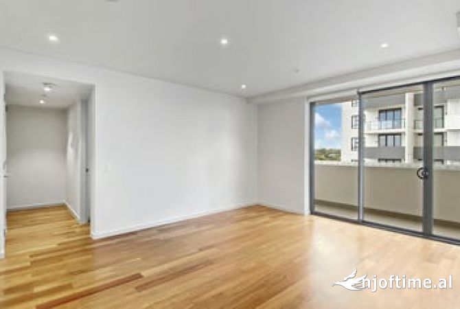 Ambiente Commerciale in Affitto 3+1 a Tirana - 750 Euro