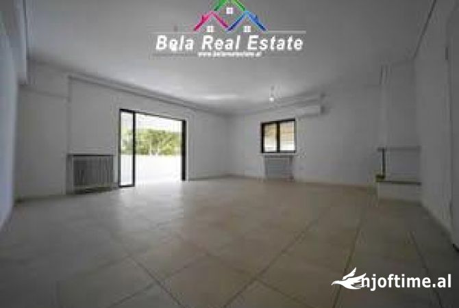 Ambiente Commerciale in Affitto 3+1 a Tirana - 1,300 Euro